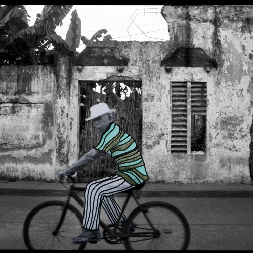 "La pared del Viento # 12" / Técnica: fotografía análoga, texto, dibujo. Película: Ilford Pan 100 / Dimensiones de la obra: 20 x 30 cm.