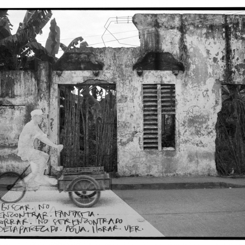 "La pared del Viento # 14" / Técnica: fotografía análoga, texto, dibujo. Película: Ilford Pan 100 / Dimensiones de la obra: 20 x 30 cm.