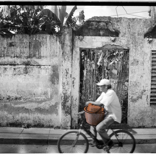 "La pared del Viento # 19" / Técnica: fotografía análoga, texto, dibujo. Película: Ilford Pan 400 / Dimensiones de la obra: 20 x 30 cm.