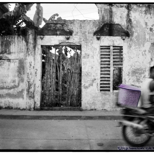 "La pared del Viento # 5" / Técnica: fotografía análoga, texto, dibujo. Película: Ilford Pan 400 / Dimensiones de la obra: 20 x 30 cm.