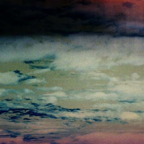 "17 trazos de lo que pudo ser un paisaje # 9" de la serie "17 trazos de lo que pudo ser un paisaje" / Técnica: fotografía análoga, fotografía digital y composición-pintura digital / Dimensiones de la obra: 100 x 65 cm.