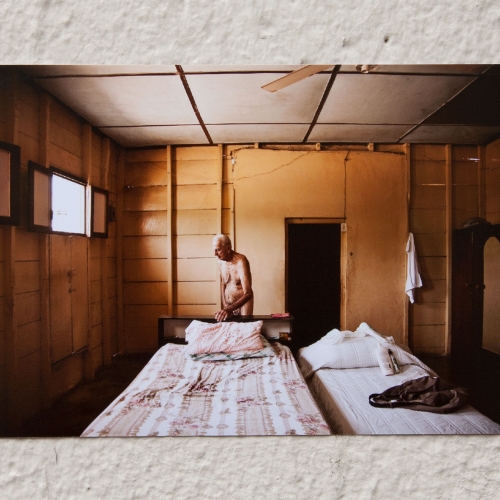 "José # 13" de la serie "José" / Técnica: fotografía digital y collage / Dimensiones de la obra: 15 x 10 cm. / El fondo no hace parte de la obra.